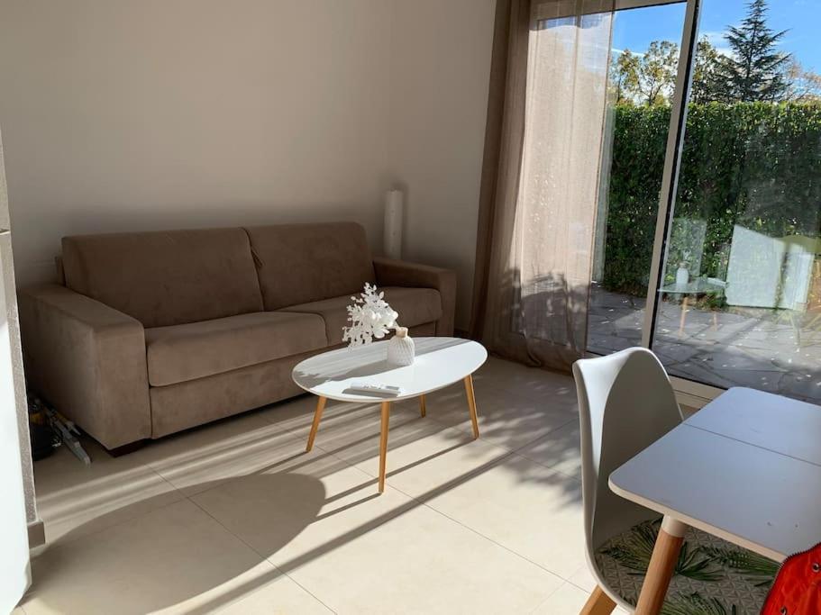 Maisonnette Dans Belle Residence Saint-Vallier-de-Thiey Kültér fotó